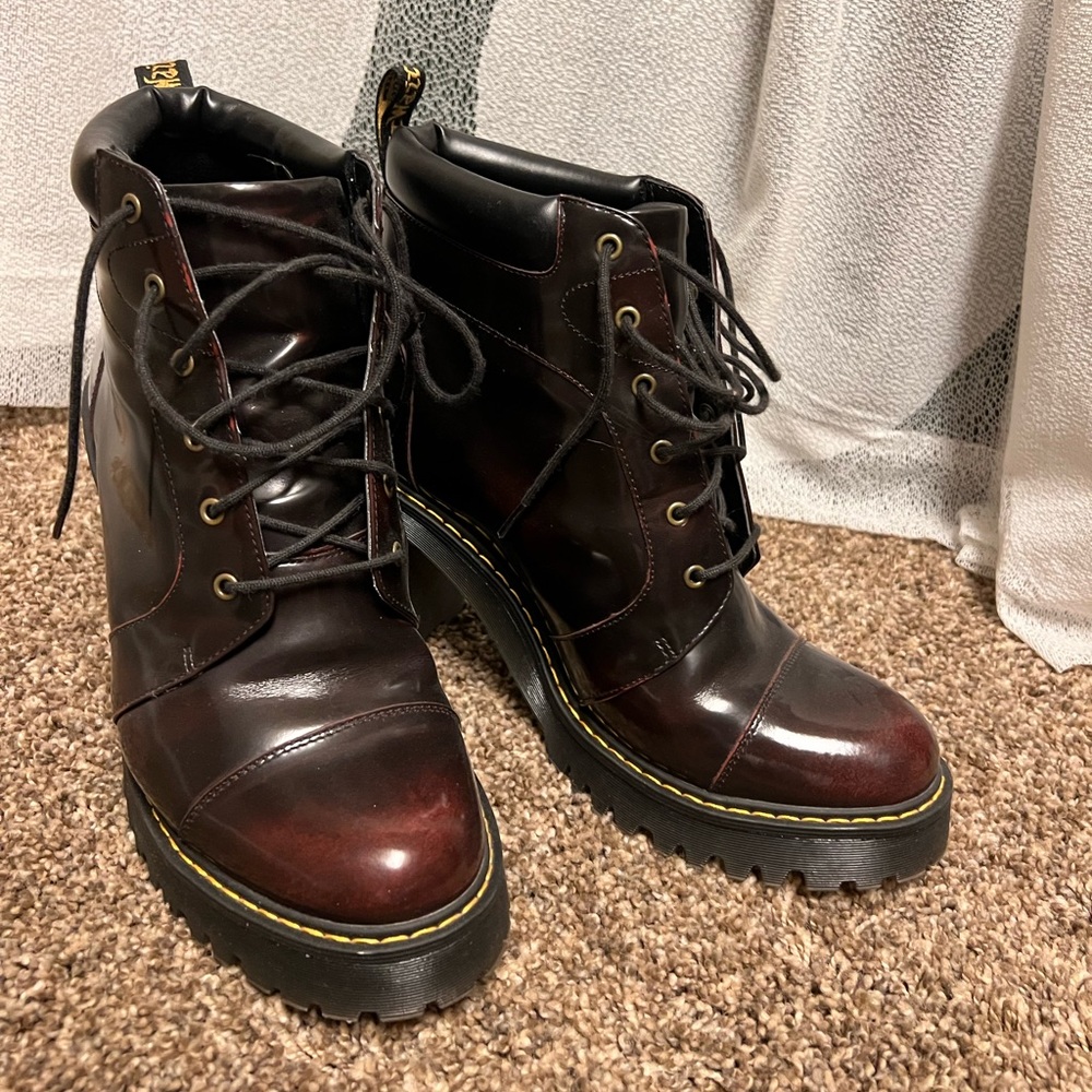 Dr. Marten Women’s Averil Arcadia Heeled Leather Ankle Boots